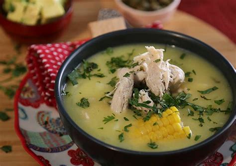  Ajiaco! Eine cremige und herzhafte Suppe aus den Bergen von Ubaté.