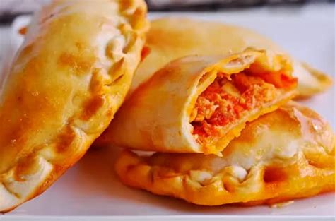  Empanadas de Atún - Ein herzhafter Happen aus dem Herzen von Quelon mit knusprigem Teig und saftiger Füllung!