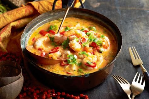   Moqueca de Peixe: Ein tropisches Meeresfrüchtefest für die Geschmacksknospen!