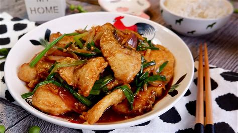  Weihai Gebratener Fisch mit Frühlingszwiebeln und Ingwer: Eine Symphonie von knusprigen Aromen und pikant-frischen Gewürzen!